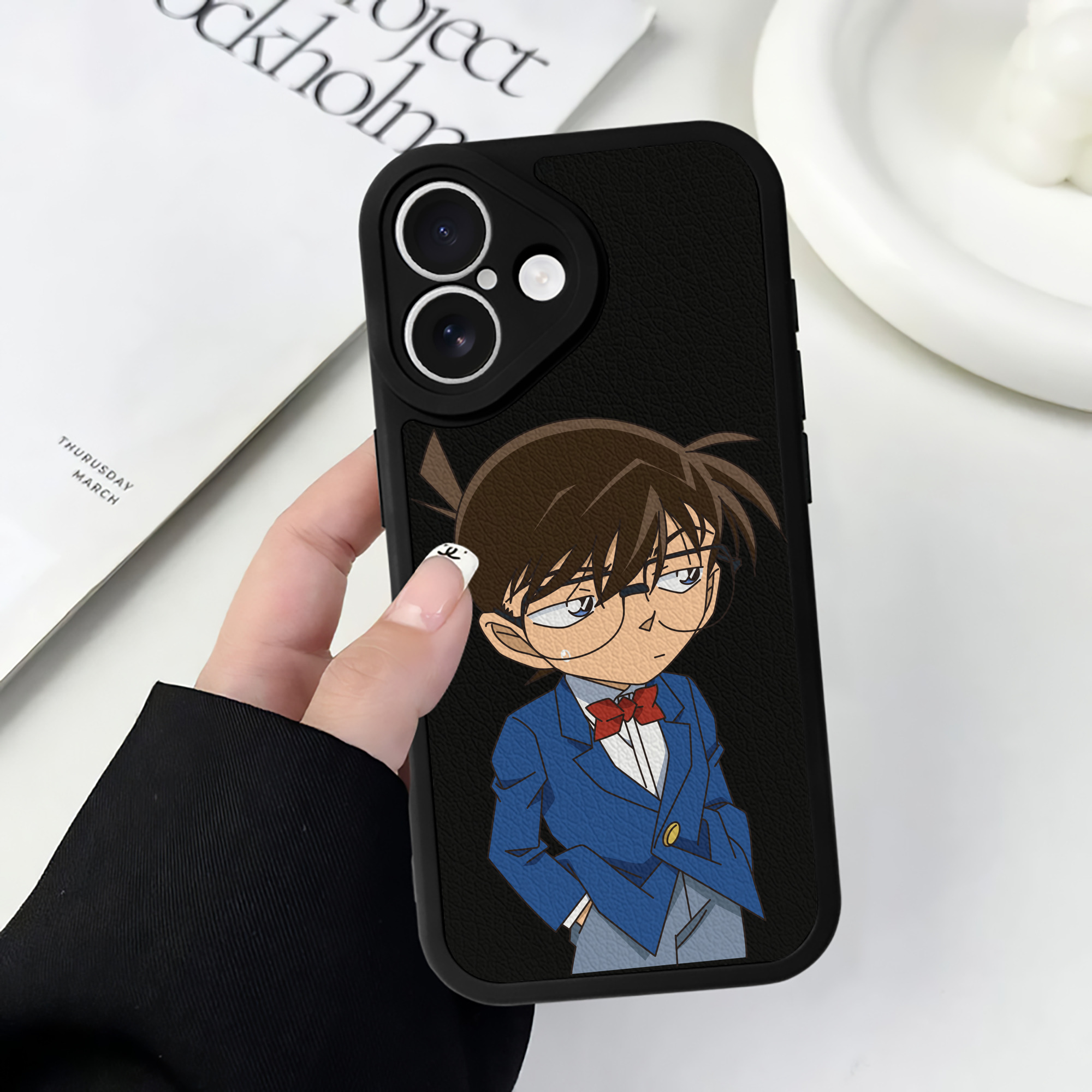 （画像用） 名探偵コナン 江戸川 コナン Detective Conan Conan Edogawa 【iPhone 16シリーズ対応】シリコンスマホケース（レザー調） 材質：シリコン